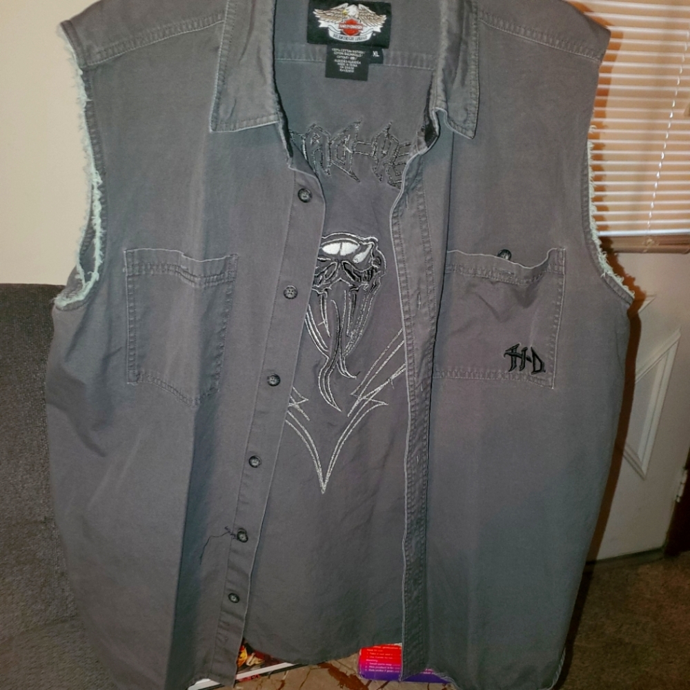 Sleeveless Harley Davidson shirt
